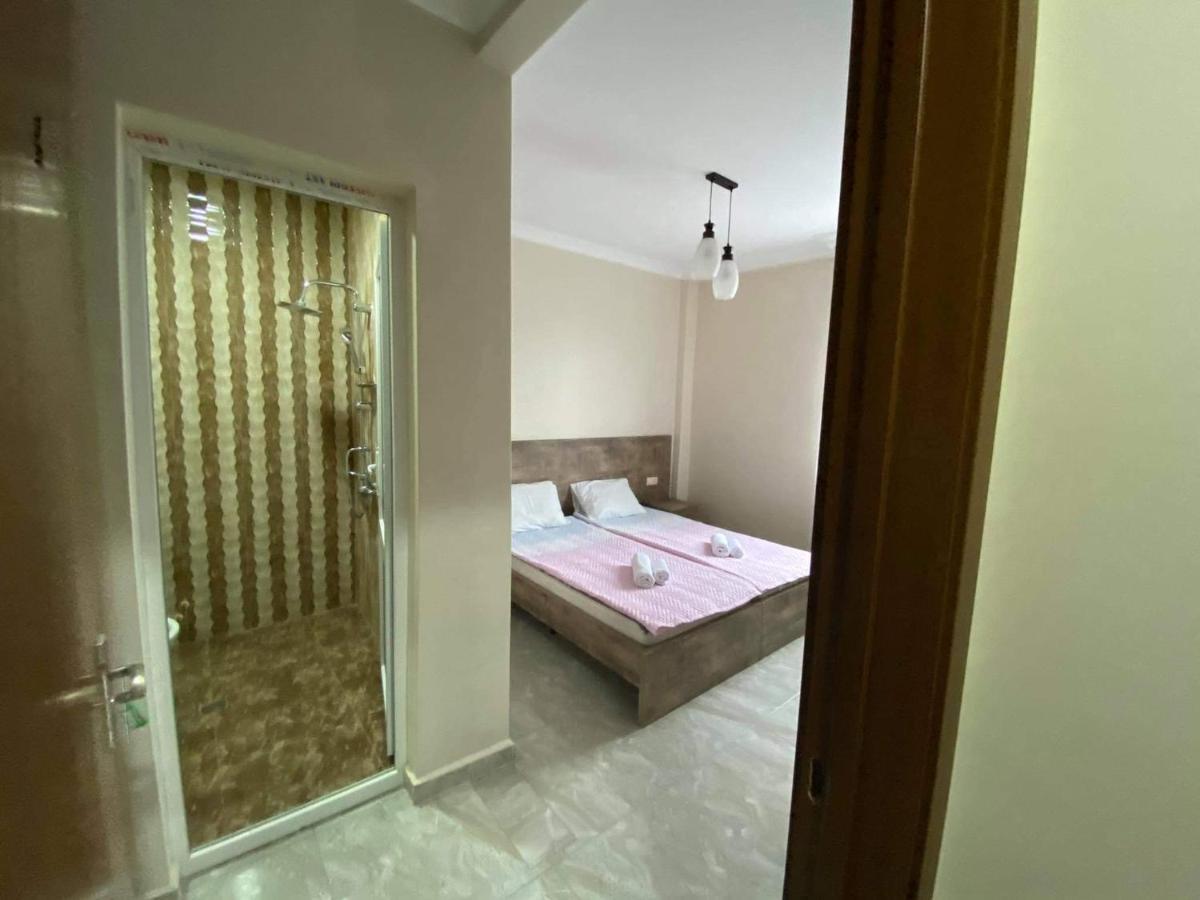 Family Hotel Batumi Bagian luar foto