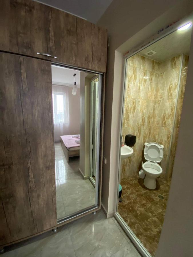 Family Hotel Batumi Bagian luar foto