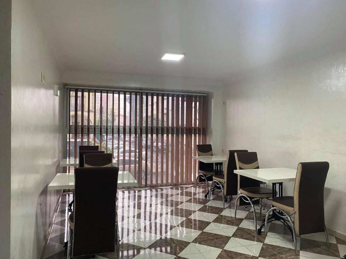 Family Hotel Batumi Bagian luar foto