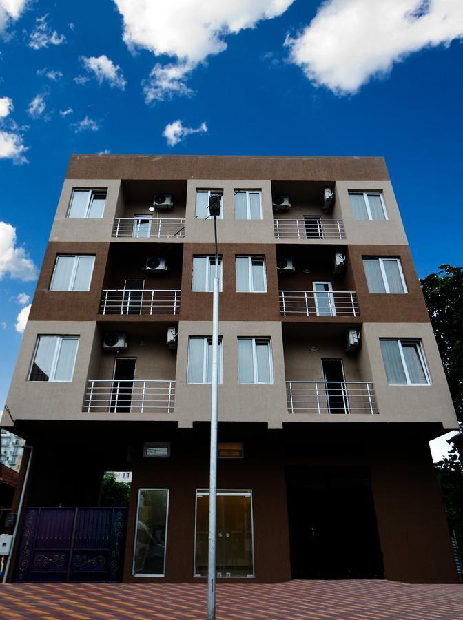 Family Hotel Batumi Bagian luar foto