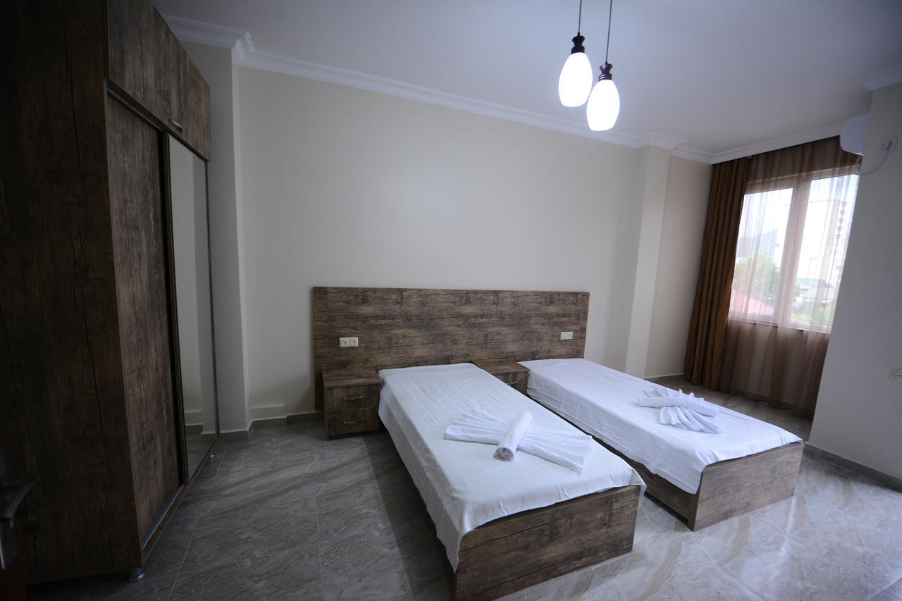 Family Hotel Batumi Bagian luar foto
