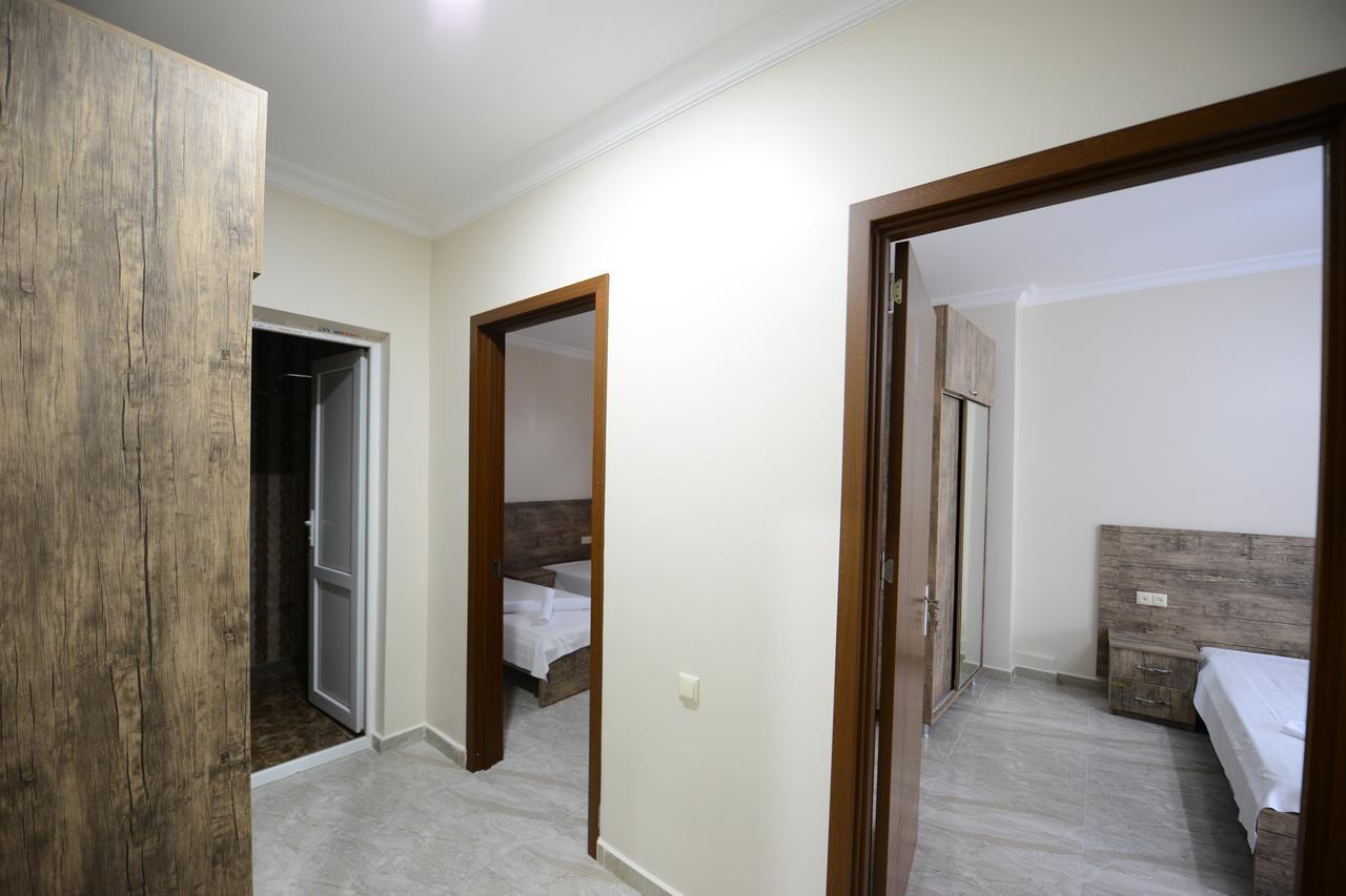 Family Hotel Batumi Bagian luar foto